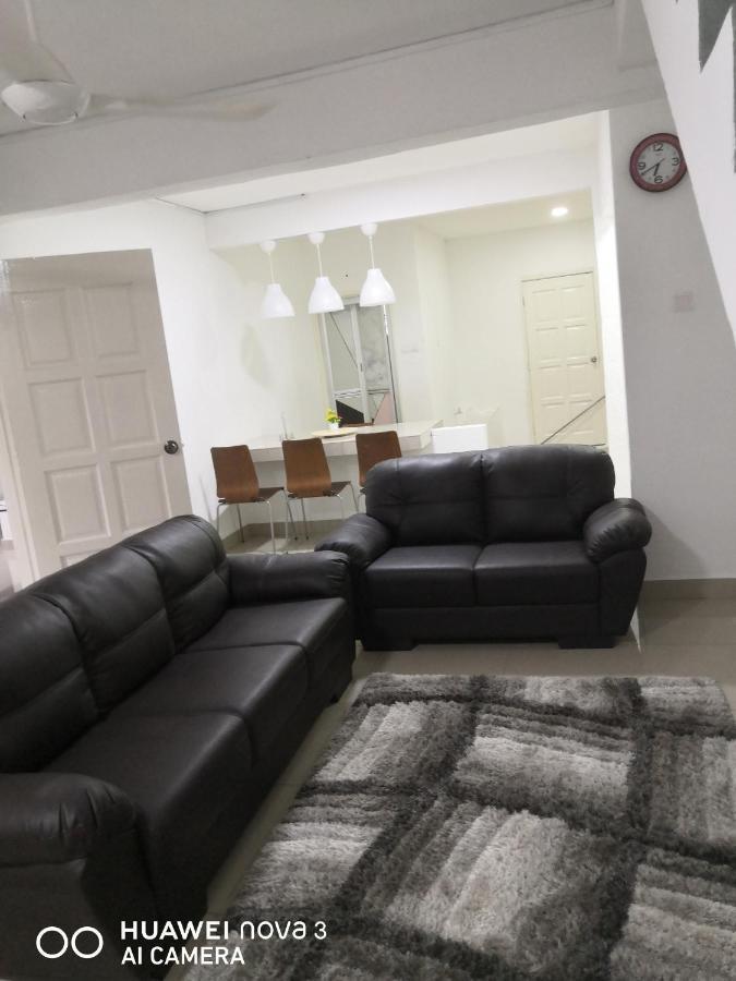 Abah 2 Room Homestay Pasir Gudang Zewnętrze zdjęcie